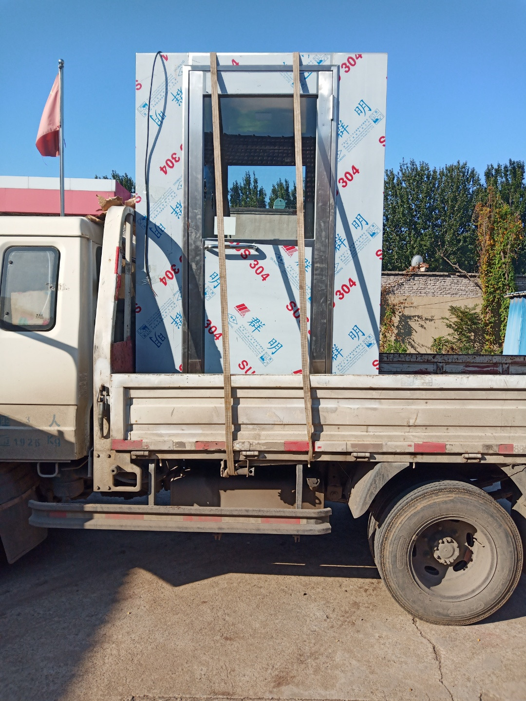 風淋室關上門里面沒有人都吹風怎么一回事，怎么維修？