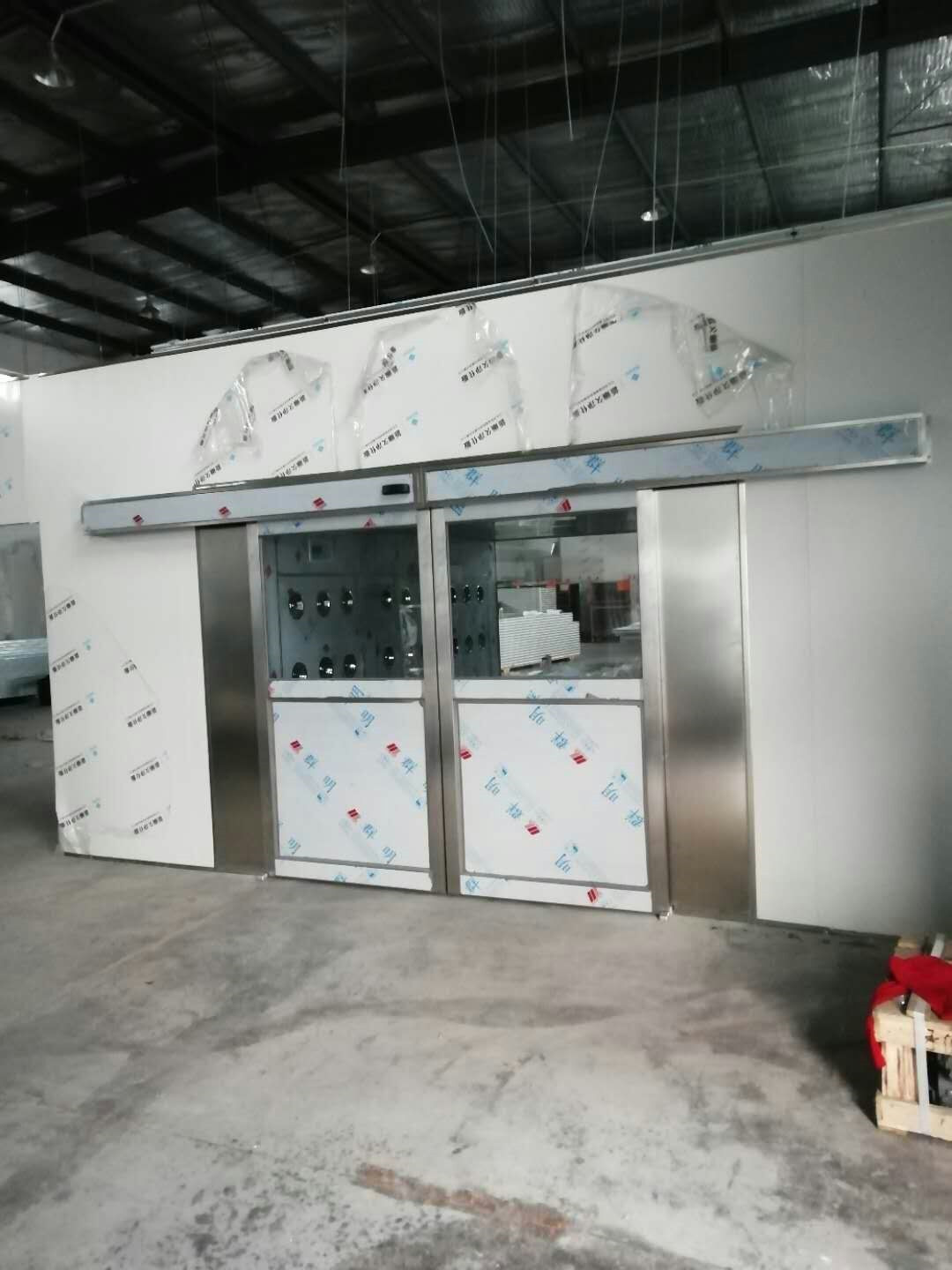 通過(guò)風(fēng)淋室進(jìn)入無(wú)塵車(chē)間應(yīng)注意哪些問(wèn)題